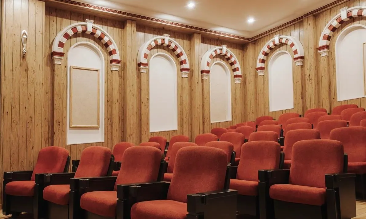كلية الشريعة — الجامعة الإسلامية — كراسي قاعات من بوكس تيك