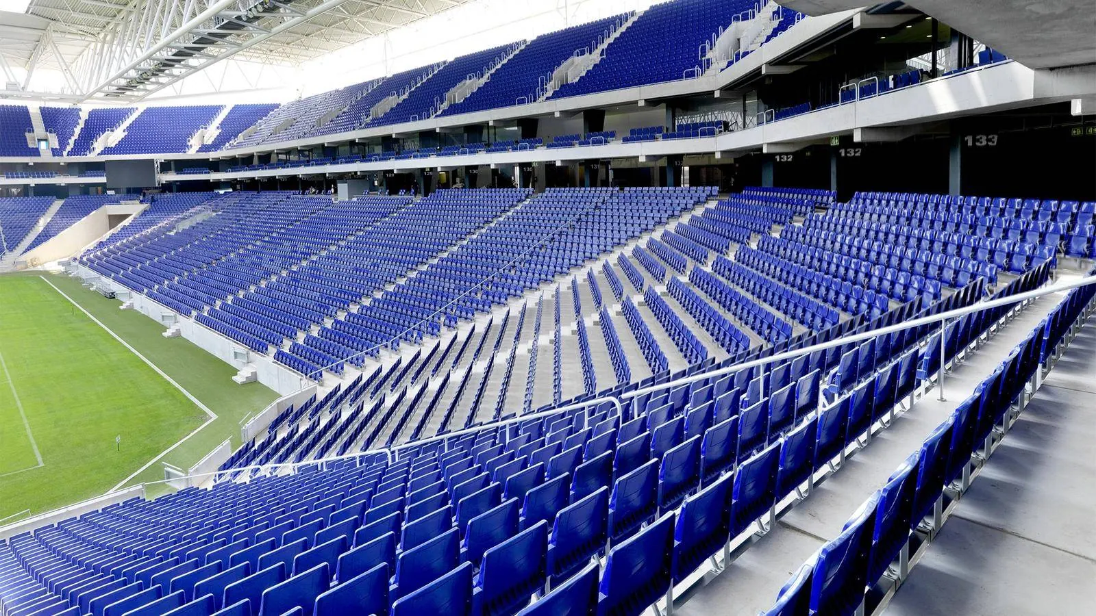 مدرج خارجي مجلفن — مقاعد ملاعب من بوكس تيك