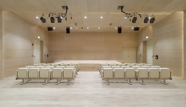 Sheikh Jaber Al-Ahmad Cultural Centre — مدينة الكويت، الكويت — Microflex 6061 — كراسي قاعات من بوكس تيك