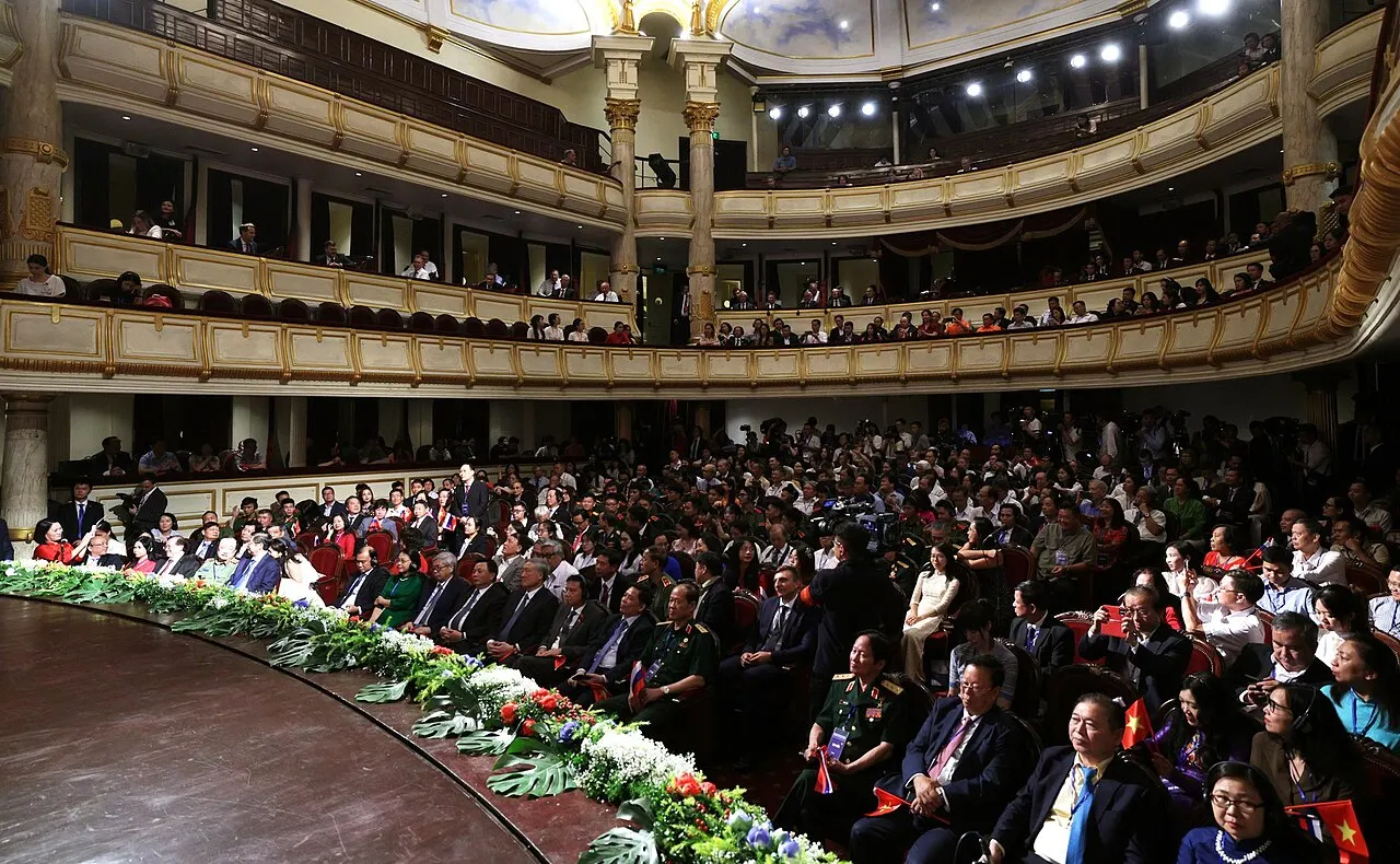حواجز صوت خارجية لحدود الموقع — من المصنع إلى القاعة